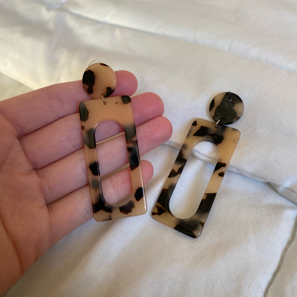 Tortoise Shell Statement Earrings - Picture 4 of 5